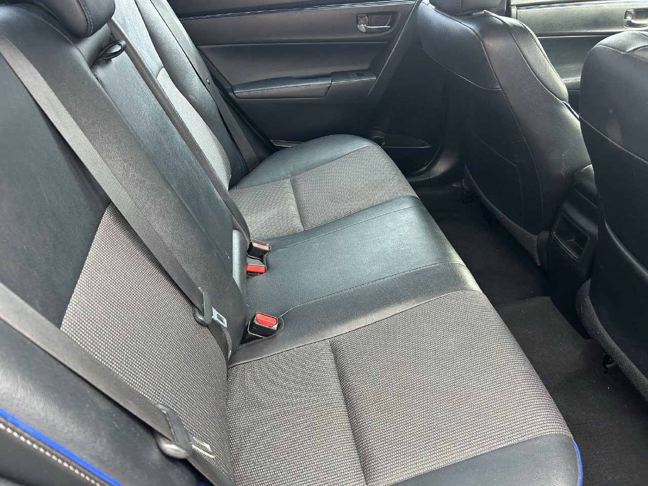 Used 2019 Toyota Corolla SE w/ SE Premium Package FWD image 9