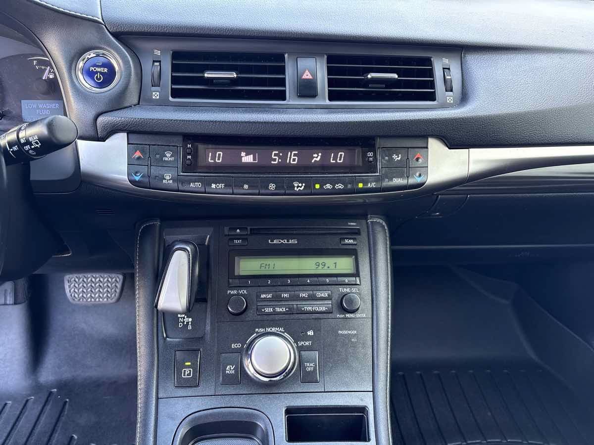 Used 2015 Lexus CT 200h FWD image 23