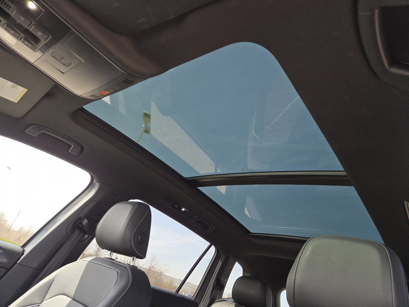 Used 2022 Volkswagen Tiguan SEL R-Line image 3