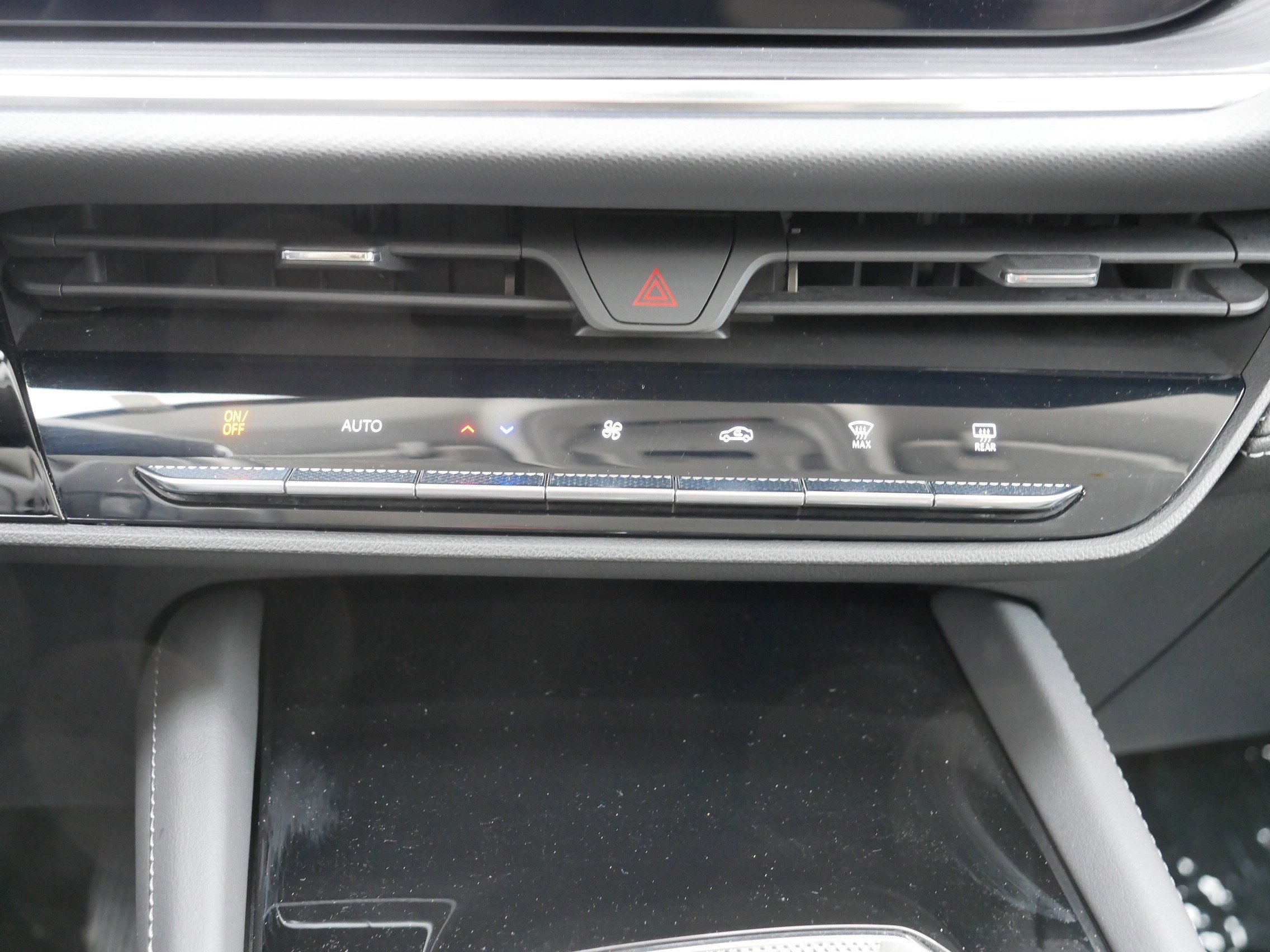 Certified 2025 Buick Envision Preferred image 23