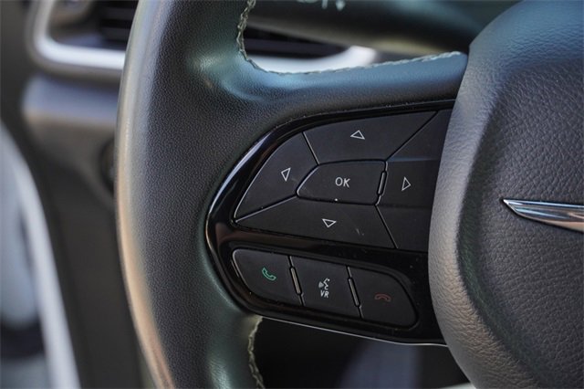 Used 2022 Chrysler Pacifica Touring image 31