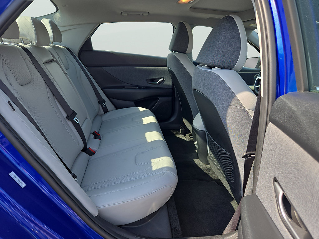 Certified 2025 Hyundai Elantra Limited FWD image 32