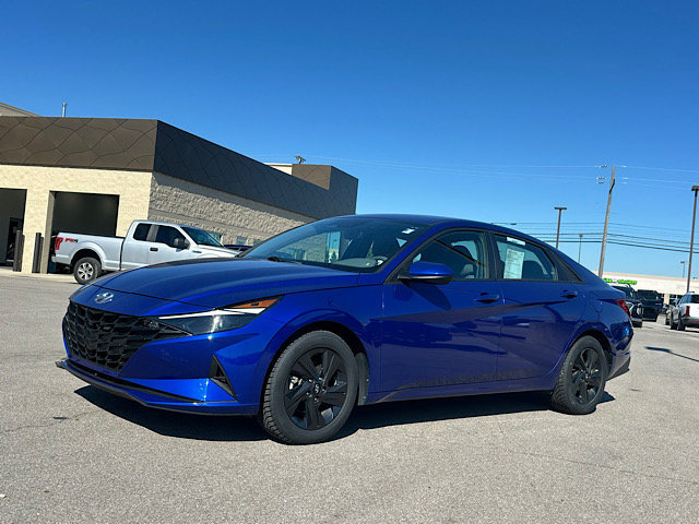 Used 2023 Hyundai Elantra SEL w/ Cargo Package FWD image 3