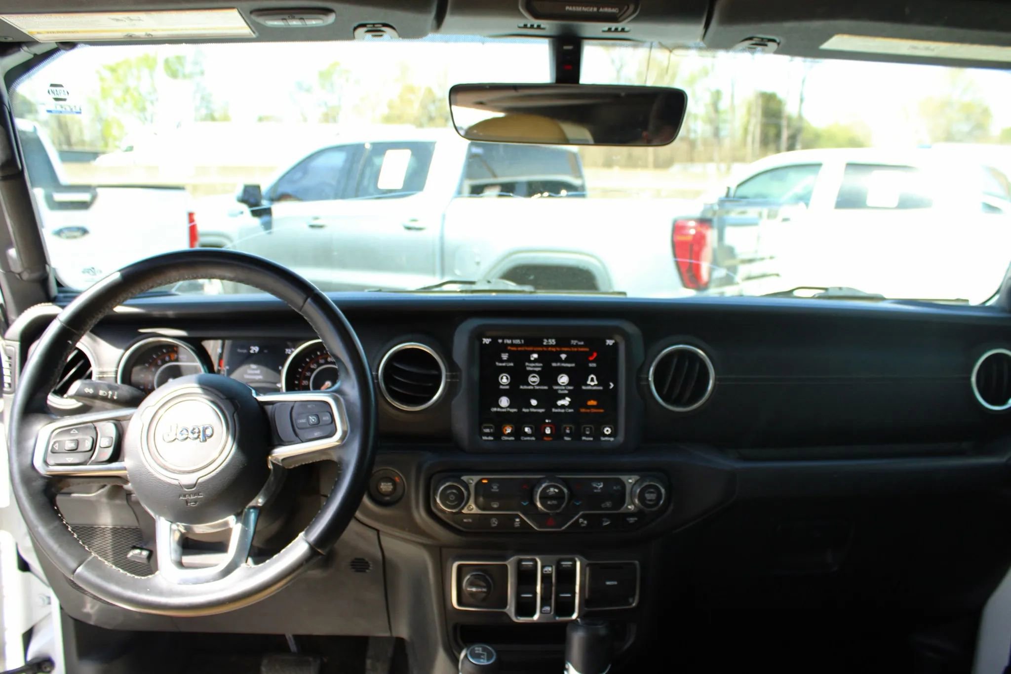 Used 2018 Jeep Wrangler Unlimited Sahara image 15