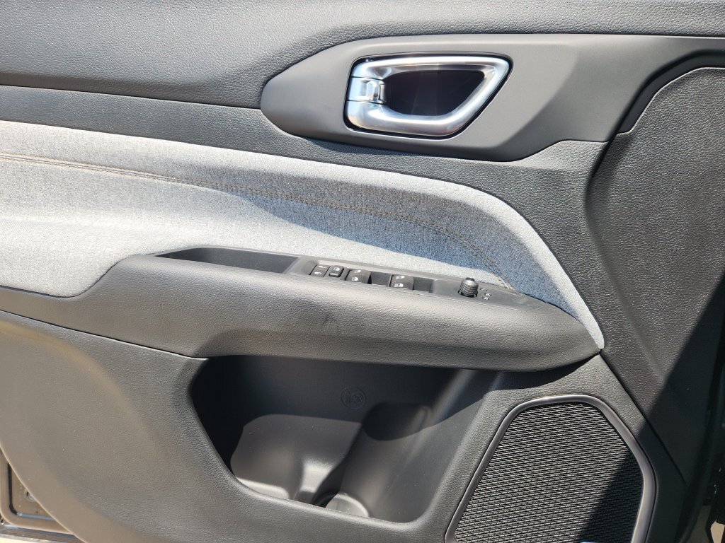 New 2026 Jeep Compass Latitude AWD/4WD image 17