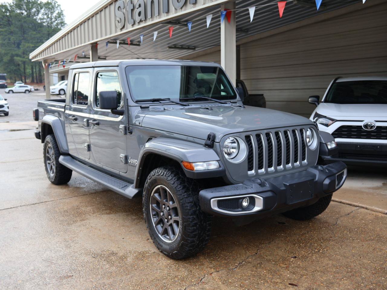 Used 2021 Jeep Gladiator Overland w/ Popular Equipment Package AWD/4WD image 3
