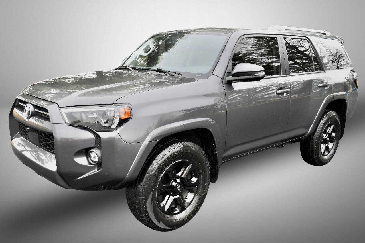 Used 2022 Toyota 4Runner SR5 Premium w/ Moonroof Package AWD/4WD image 3