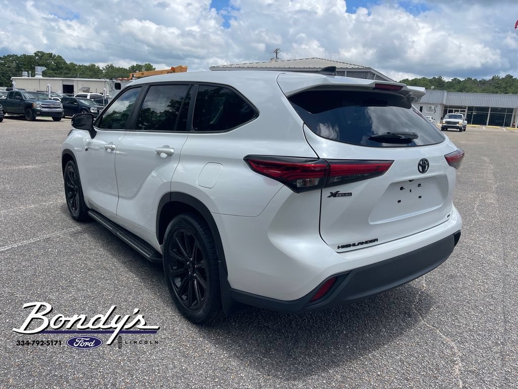 Used 2023 Toyota Highlander LE FWD image 12