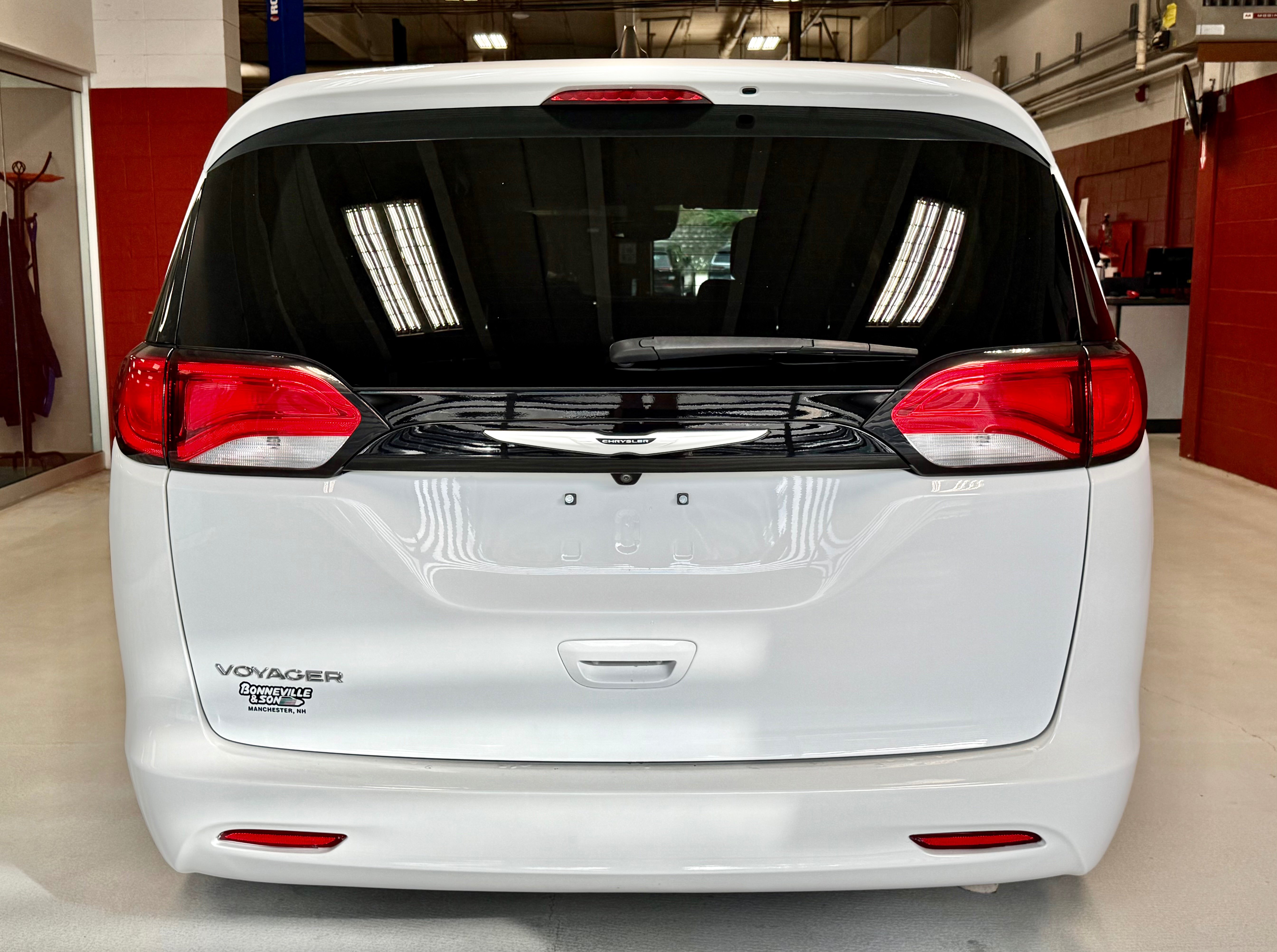 Certified 2023 Chrysler Voyager LX FWD image 6