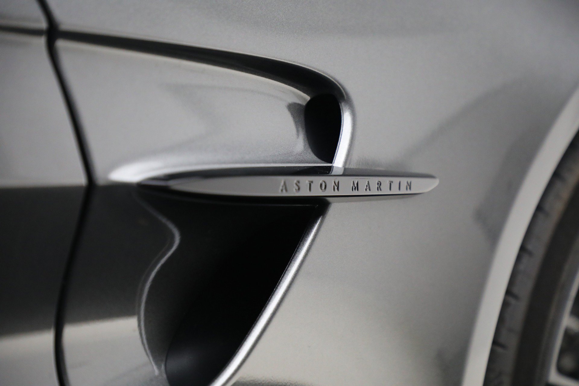 New 2026 Aston Martin V8 Vantage Roadster image 43