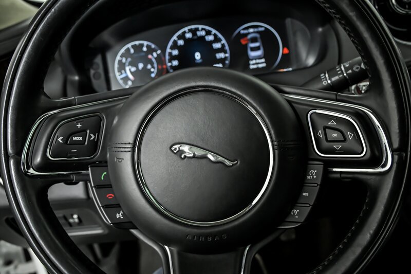 Used 2016 Jaguar XJ L Portfolio AWD/4WD image 24
