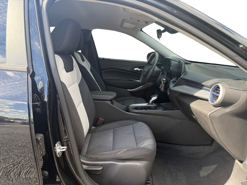 Used 2024 Chevrolet Trax LS w/ LS Convenience Package image 15