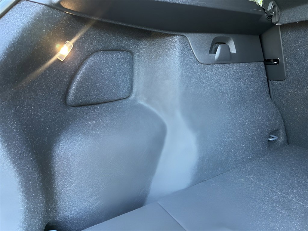 Used 2023 Volvo XC40 Recharge Plus image 48