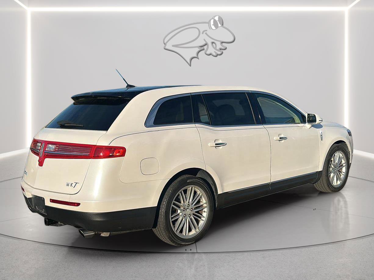 Used 2019 Lincoln MKT AWD image 5