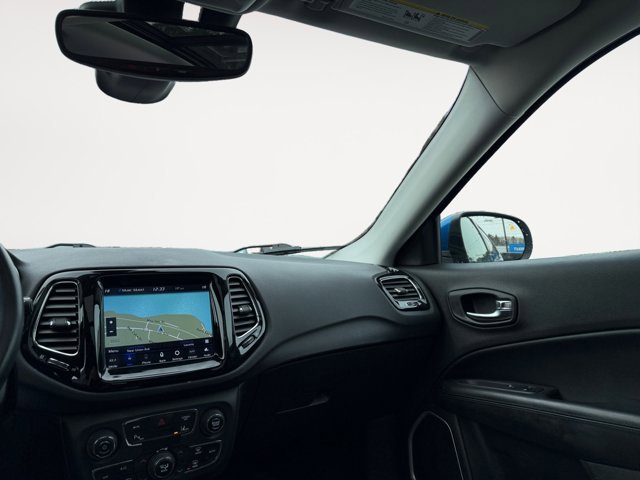 Used 2020 Jeep Compass Latitude image 11