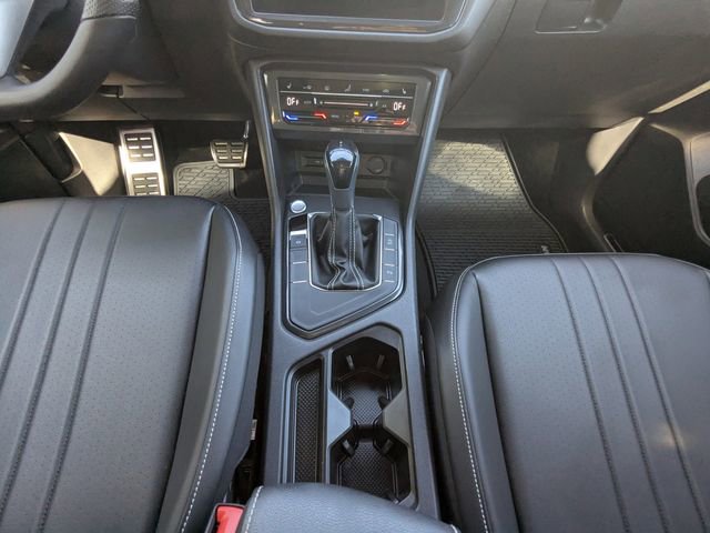 Used 2024 Volkswagen Tiguan SE R-Line image 24