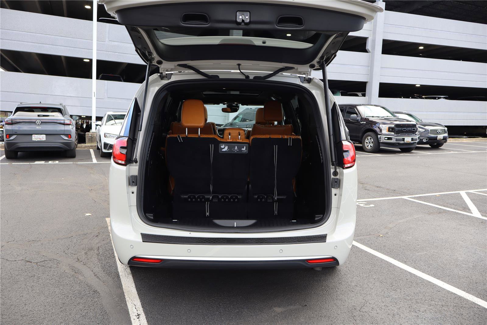 Used 2021 Chrysler Pacifica Pinnacle image 5