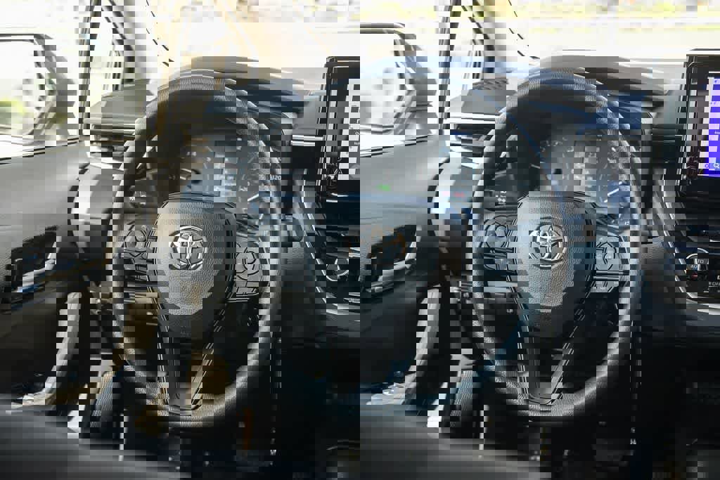 Used 2023 Toyota Corolla LE w/ Carpet Mat Package (TMS) image 12