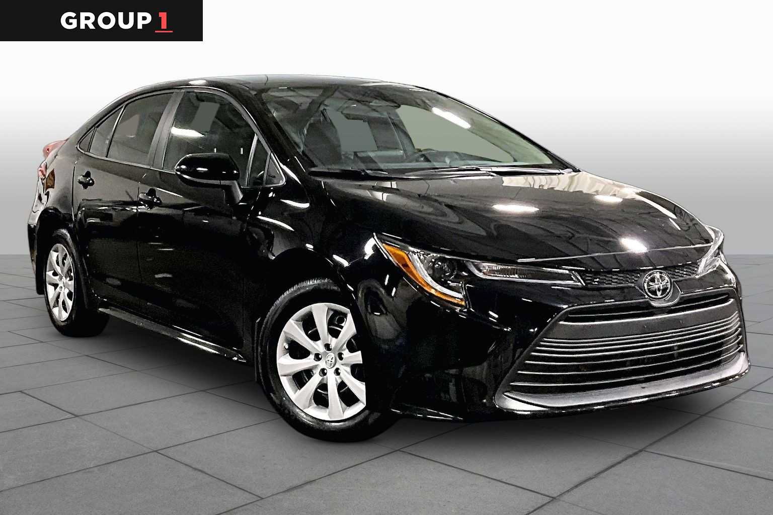 Certified 2025 Toyota Corolla LE FWD image 3