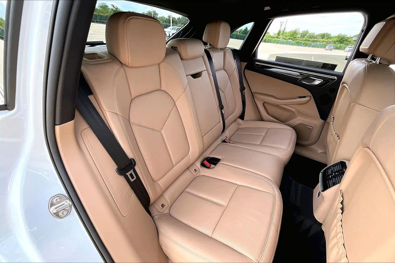 Used 2021 Porsche Macan AWD/4WD image 17