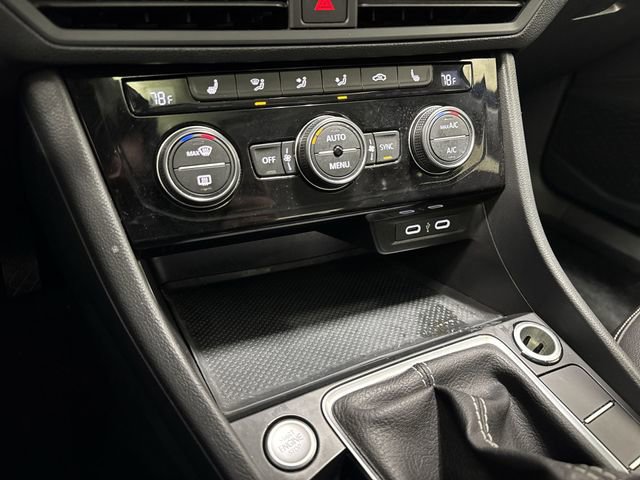 Used 2024 Volkswagen Jetta SE image 19