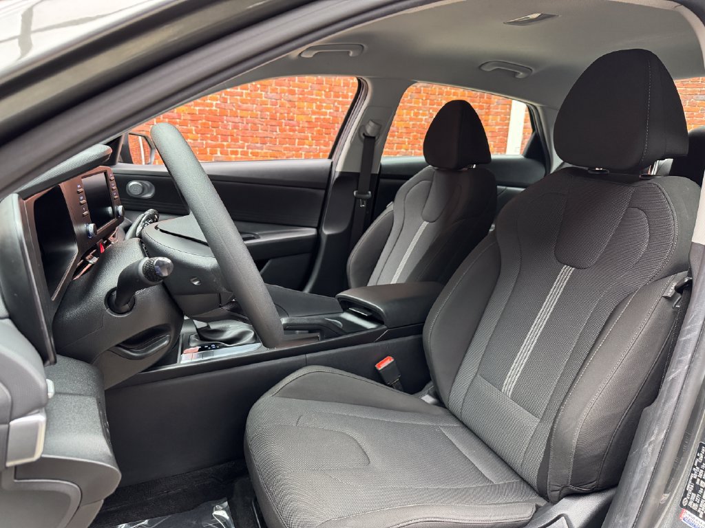 Used 2026 Hyundai Elantra SE FWD image 22