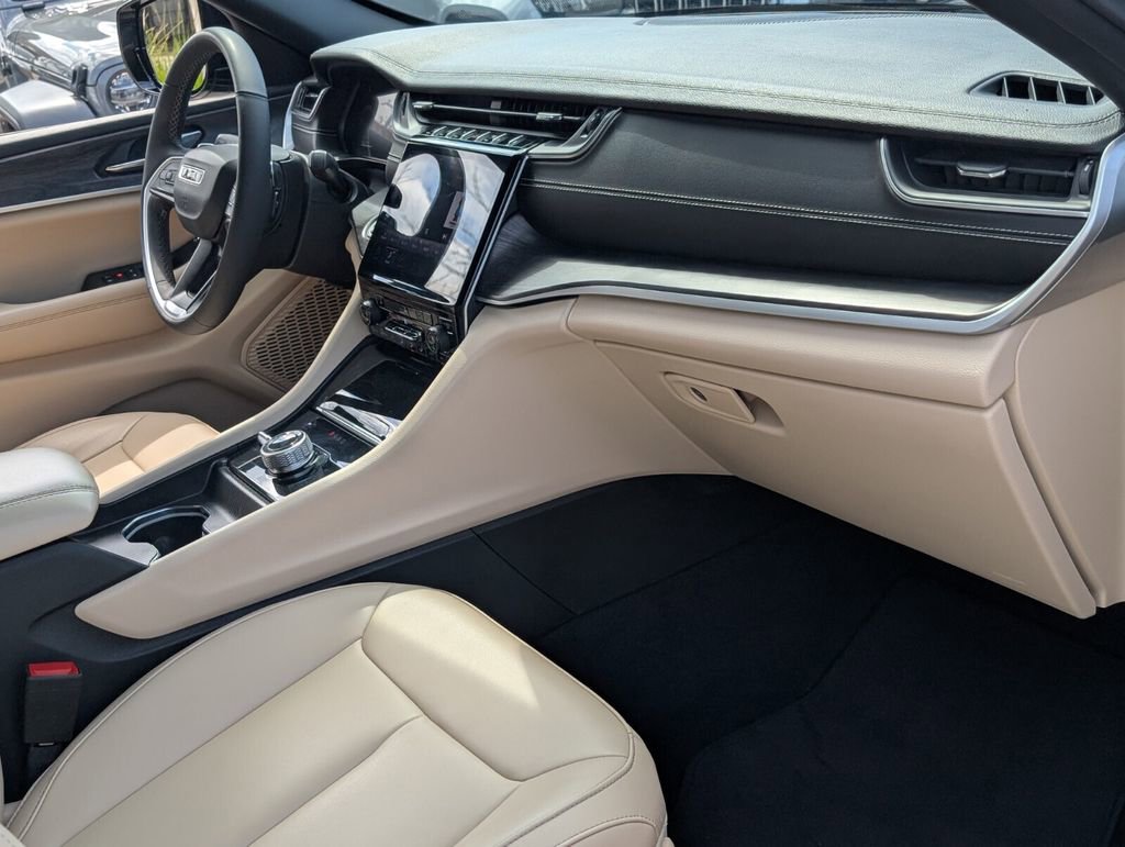 Certified 2024 Jeep Grand Cherokee Limited image 19