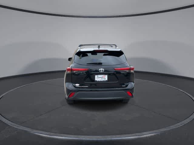 Used 2023 Toyota Highlander XLE FWD image 7
