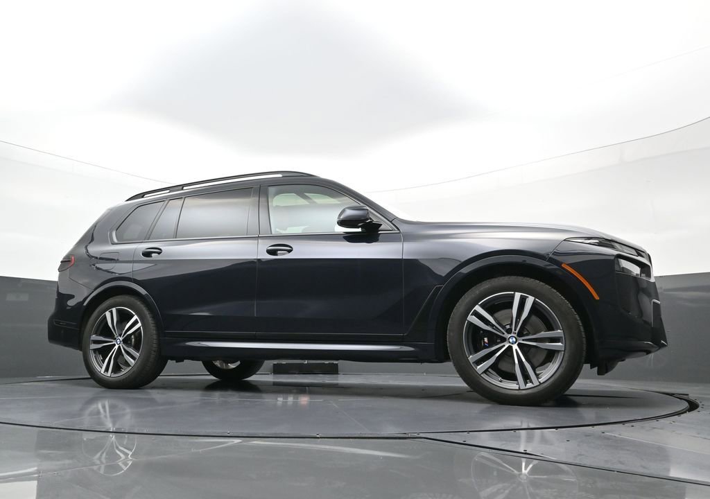 Used 2025 BMW X7 xDrive40i w/ M Sport Package image 23