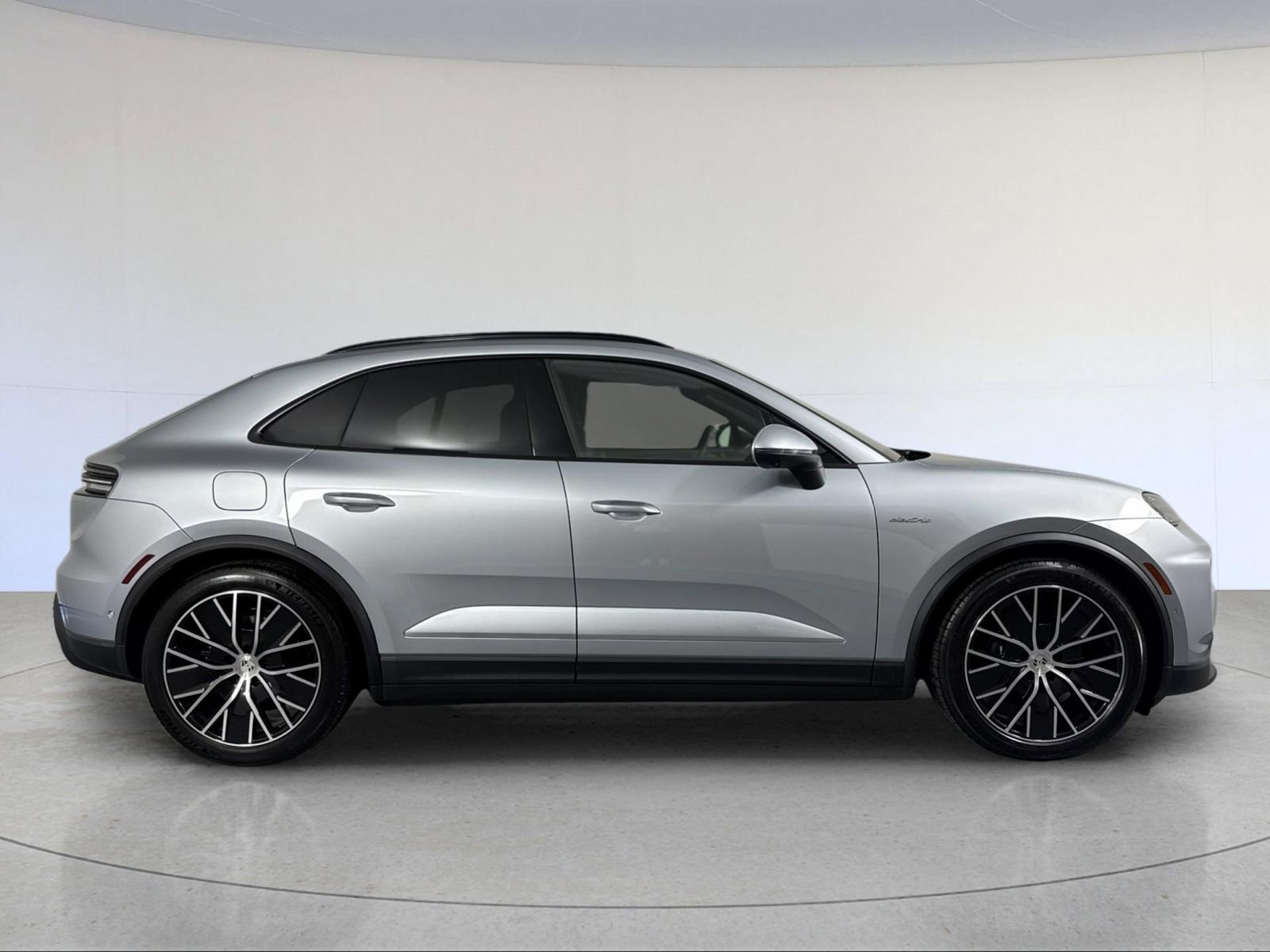 New 2026 Porsche Macan 4 Electric image 9