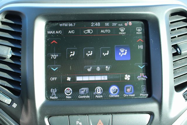 Used 2018 Jeep Cherokee Overland image 17