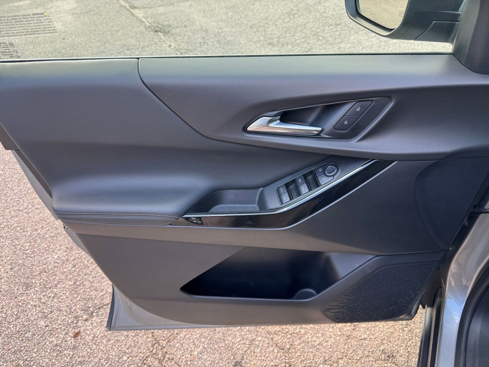 Used 2025 Chevrolet Equinox LT image 23