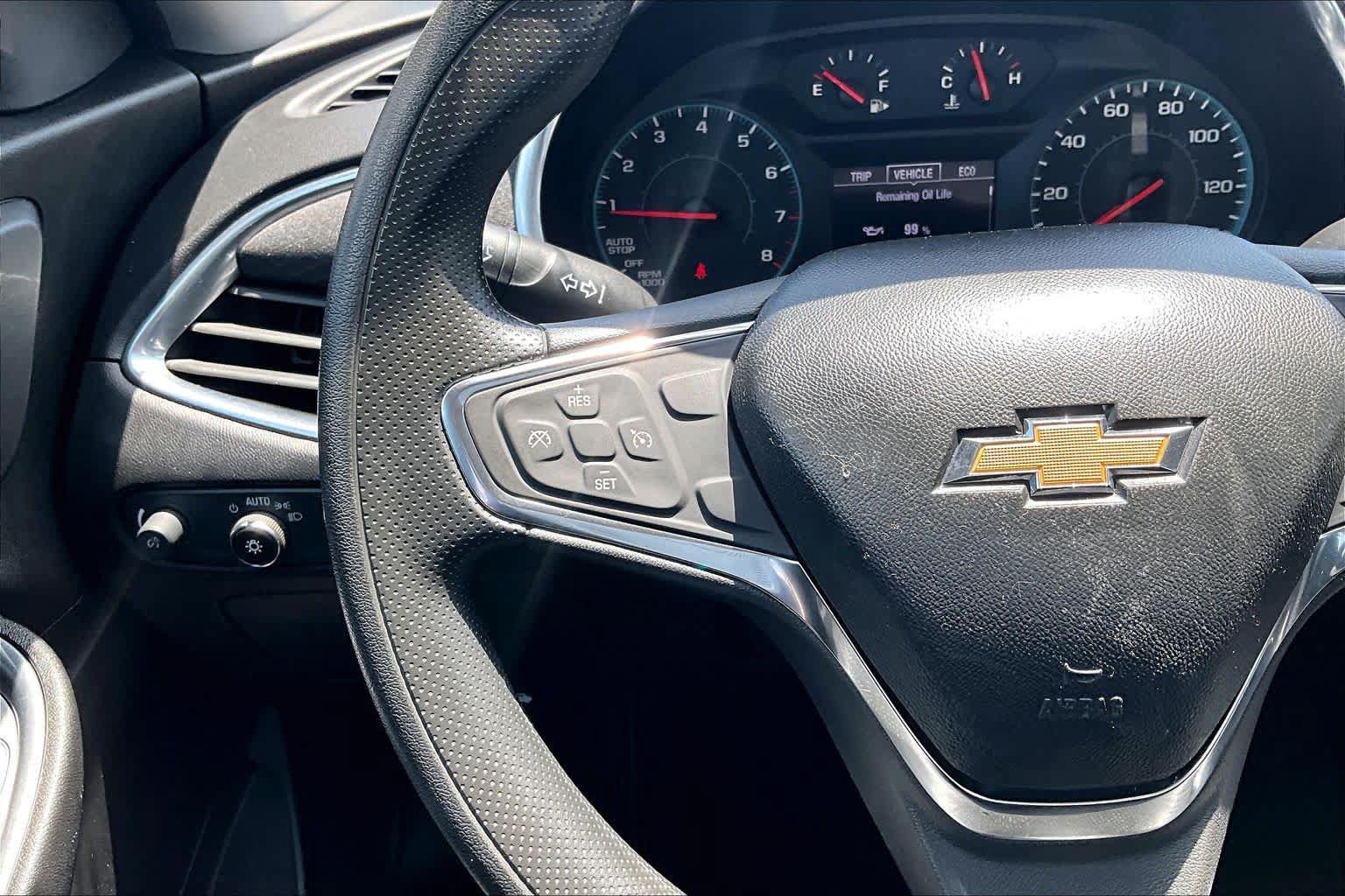Used 2021 Chevrolet Malibu LT FWD image 23