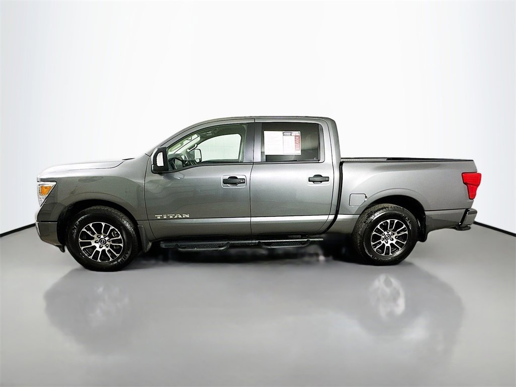 Used 2024 Nissan Titan SV w/ SV Convenience Package image 5