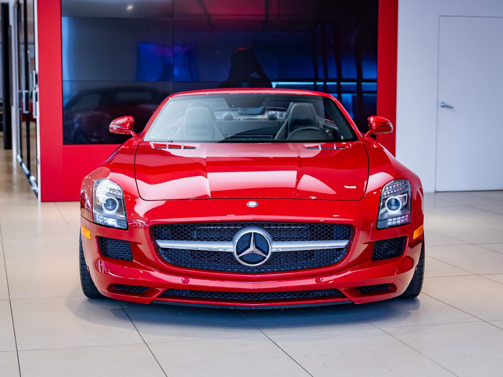 Used 2012 Mercedes-Benz SLS AMG Roadster image 2
