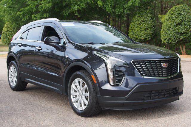 Used 2023 Cadillac XT4 Luxury w/ Cold Weather Package FWD image 1