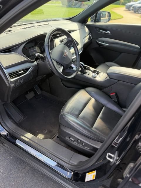 Used 2023 Cadillac XT4 Premium Luxury w/ Cold Weather Package FWD image 4