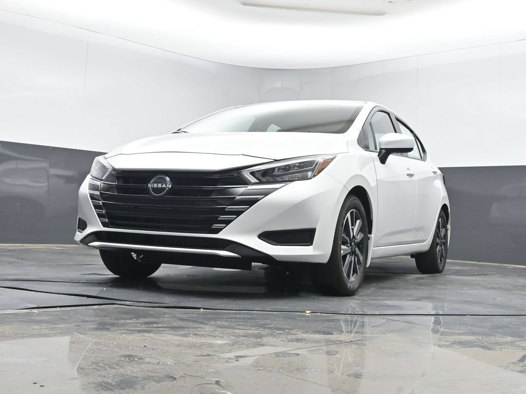 Used 2025 Nissan Versa SV w/ Trunk Package FWD image 9