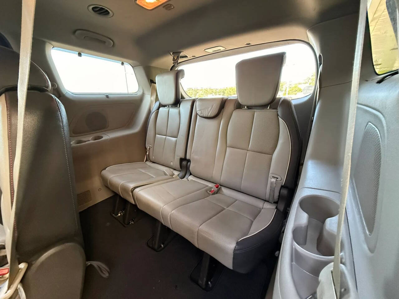 Used 2018 Kia Sedona SX FWD image 25