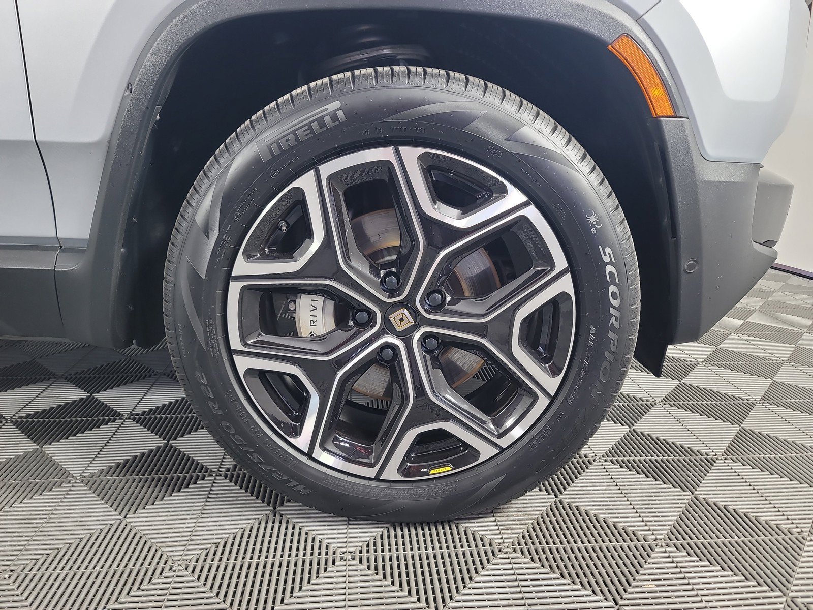 Used 2024 Rivian R1S Adventure AWD/4WD image 11