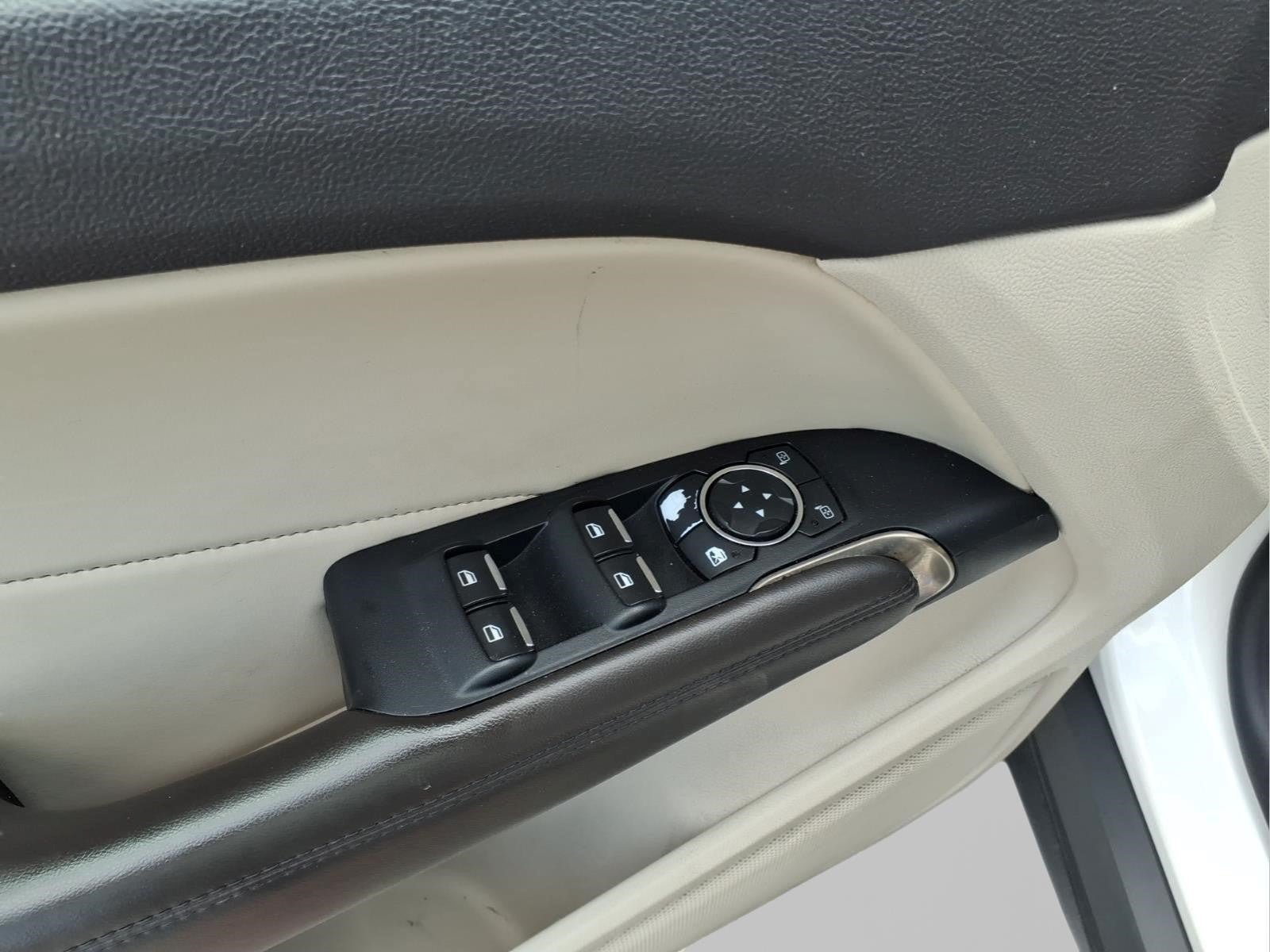 Used 2019 Lincoln MKC Reserve w/ MKC Climate Package FWD image 12