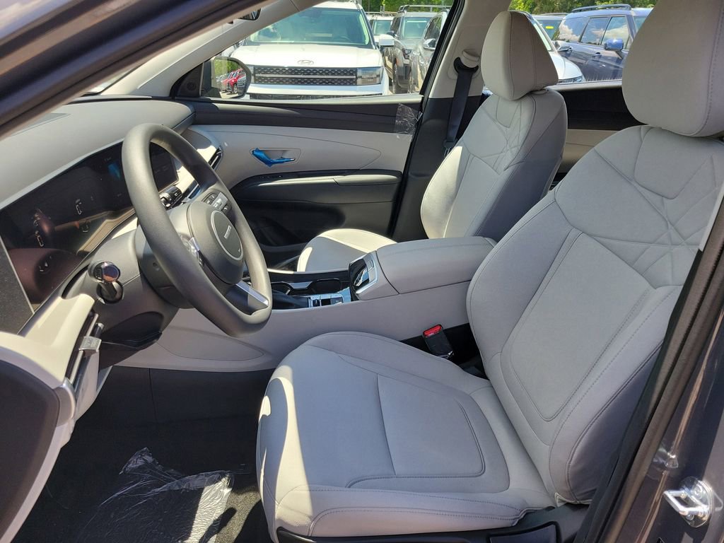 Used 2025 Hyundai Tucson SE image 10