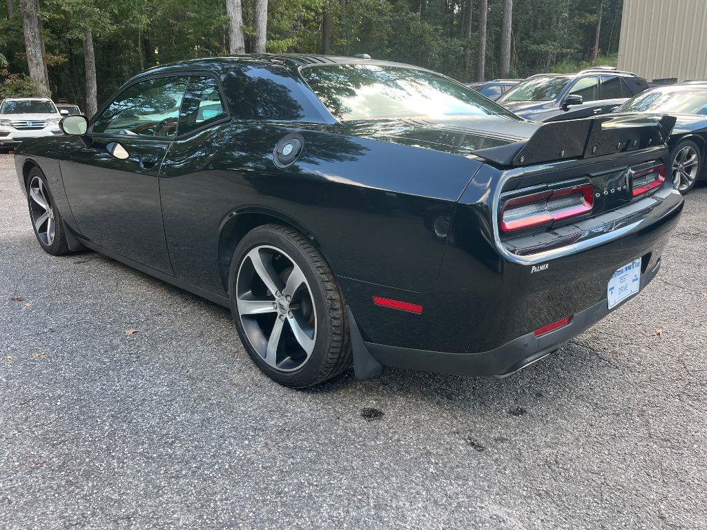 Used 2018 Dodge Challenger R/T RWD image 10