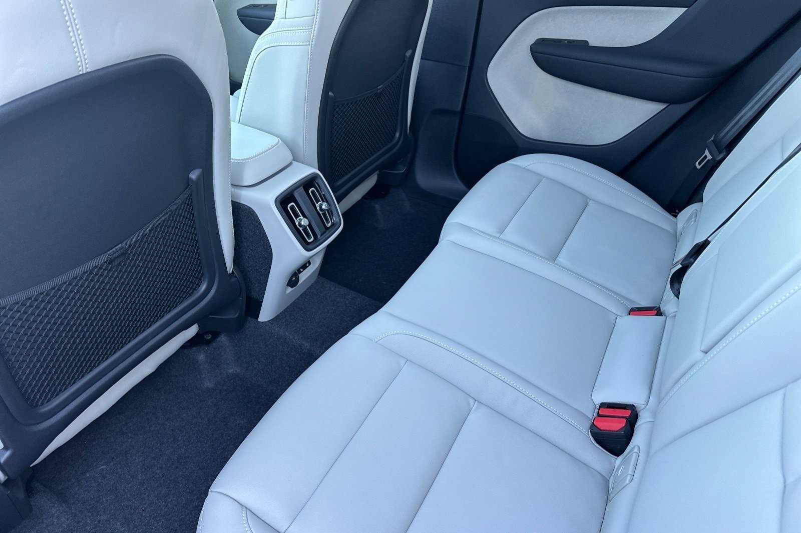 New 2026 Volvo XC40 B5 Ultra w/ Climate Package image 4