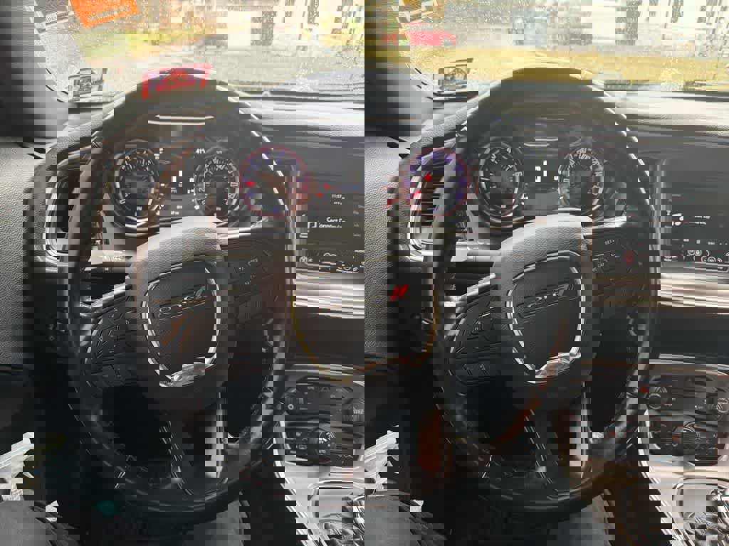 Used 2019 Dodge Challenger SXT image 26