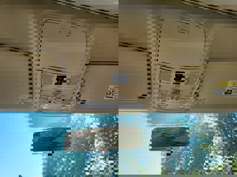 Used 2011 Volkswagen Tiguan SE image 24