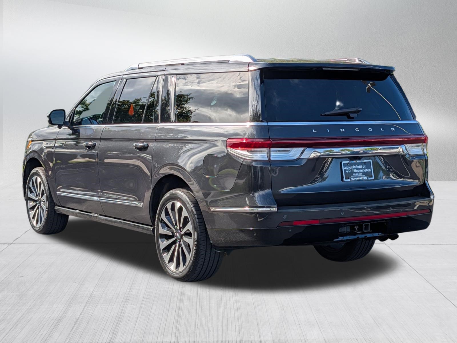 Used 2022 Lincoln Navigator L Reserve AWD/4WD image 5