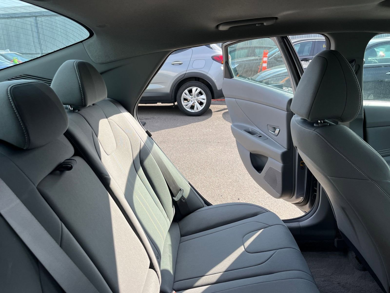 Used 2025 Hyundai Elantra SEL FWD image 38