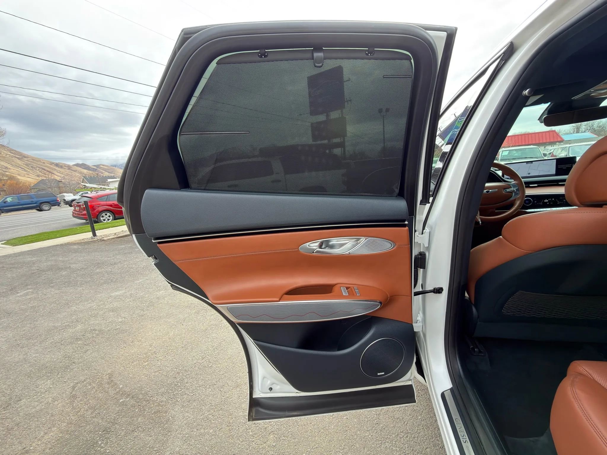 Used 2023 Genesis GV70 2.5T w/ Advanced Package image 19