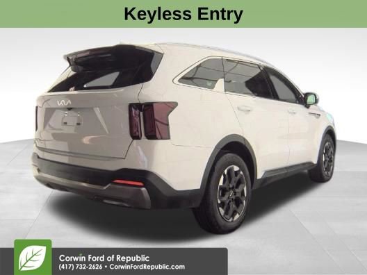 Used 2025 Kia Sorento S w/ Panoramic Sunroof Package FWD image 4